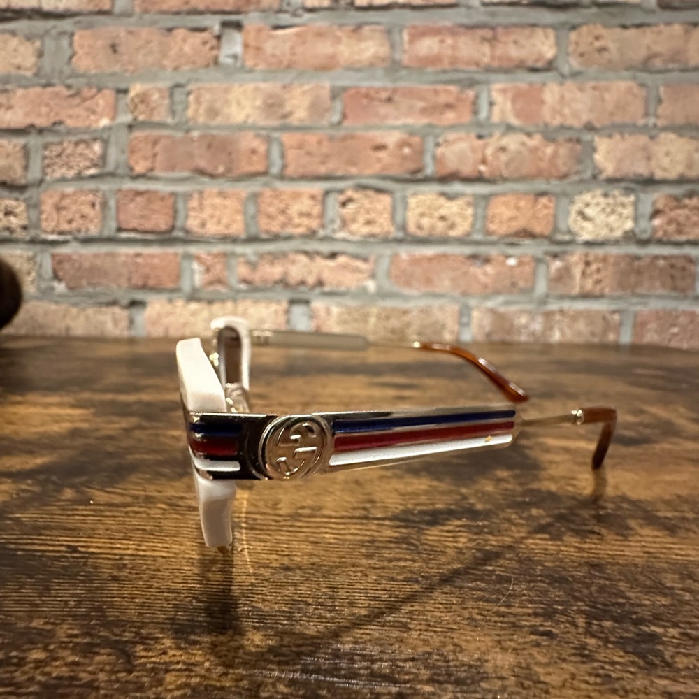 Gucci White & Gold Sunglasses (GG0522S) - Picture 4 of 4